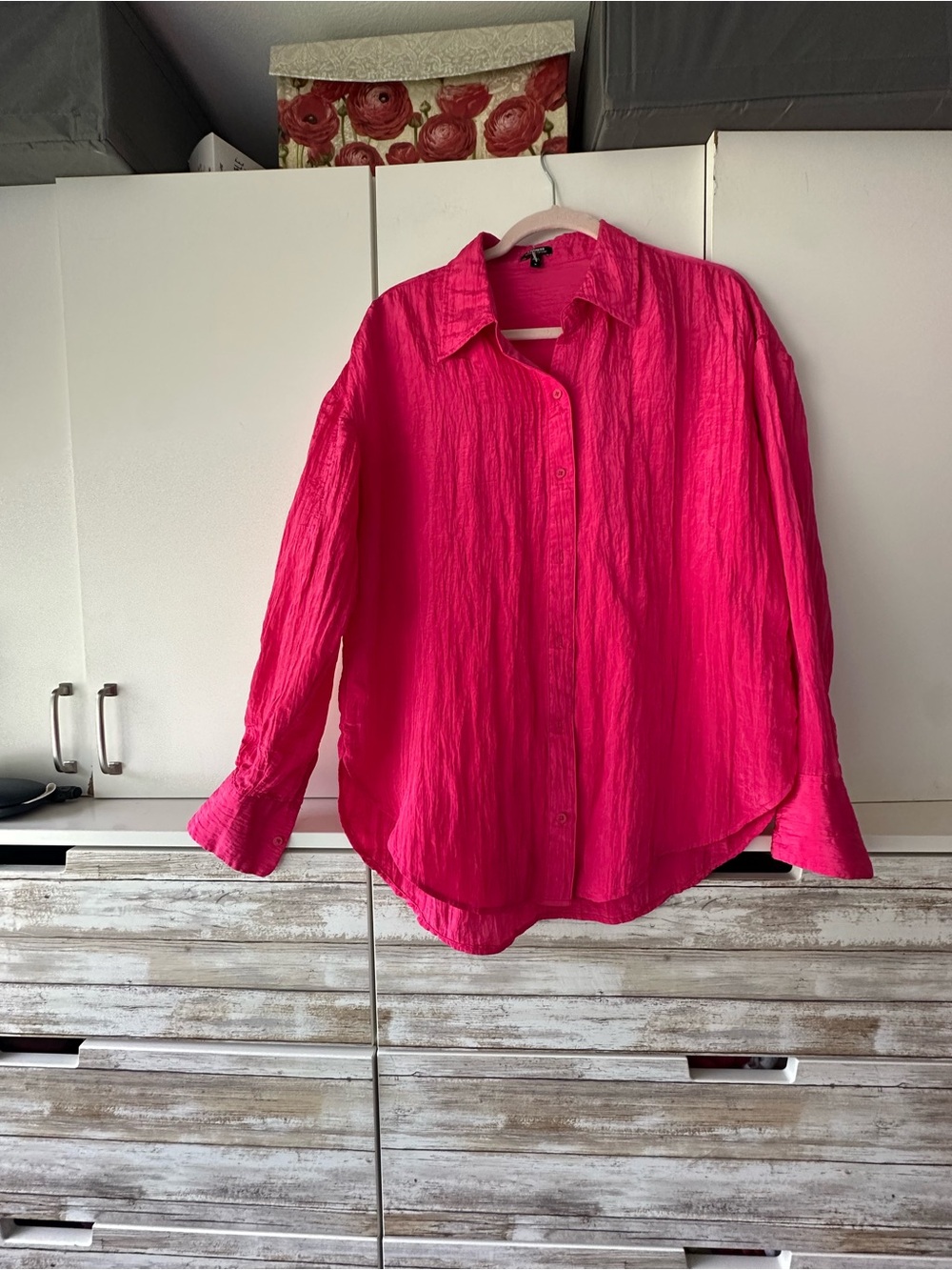👚 Express Boyfriend Portofino Hot Pink Crinkle Button-Up Blouse Medium